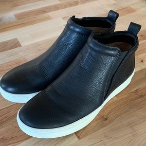 Like New Sofft Britton Black Leather Shoes 7